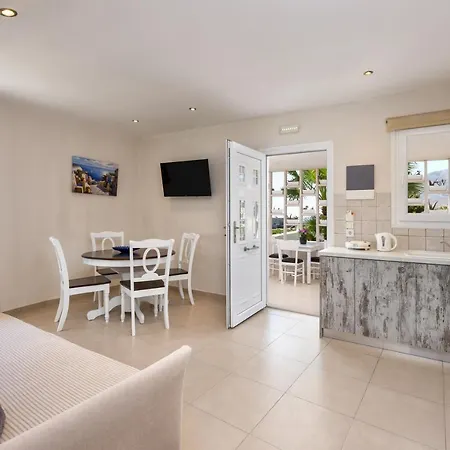 George Apartments2